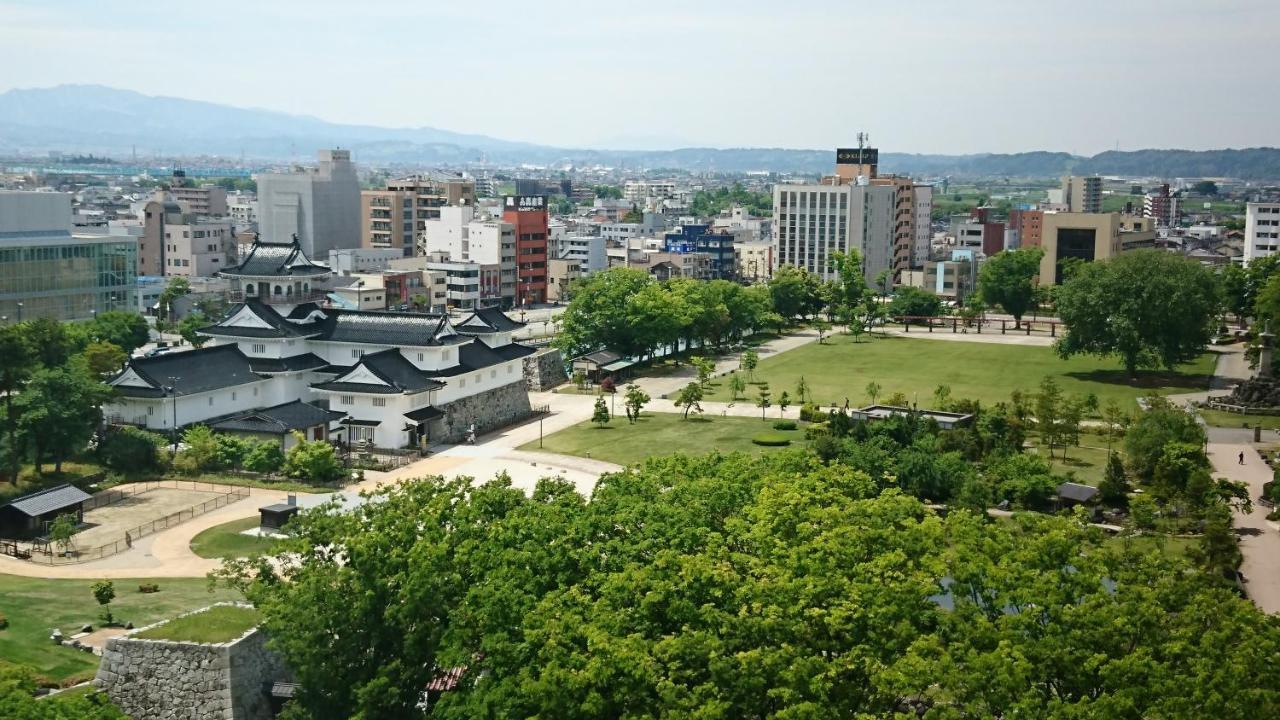Toyama Daiichi Hotel Toyama Station Exterior foto